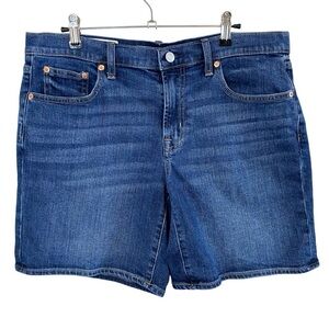 Gap - Dark Wash Jean 5" Short Mid Rise - 30